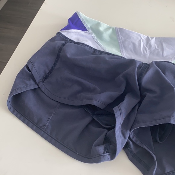 Lulu Lemon size 4 shorts with built in lining - Picture 2 of 8